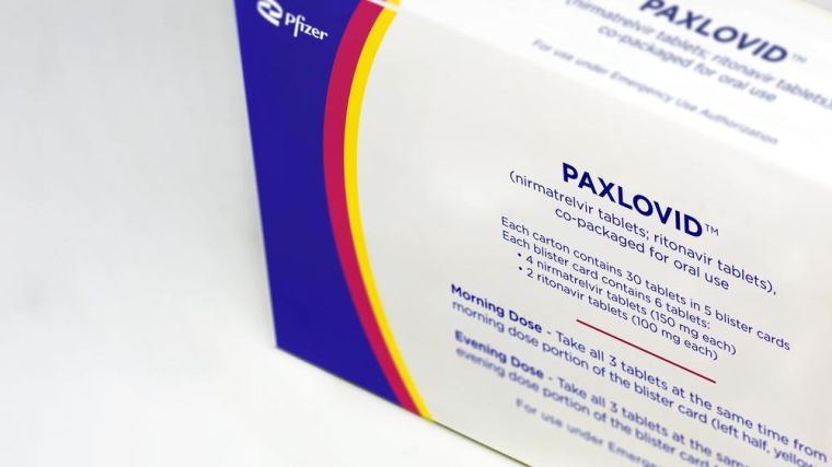 A photo of the paxlovid covid-19 treatment packaging.